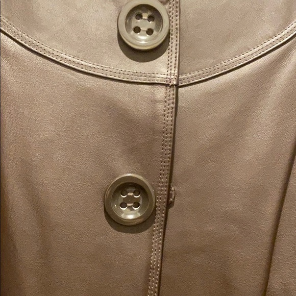 Black or brown jacket with 3/4 length sleeves. - Picture 9 of 10